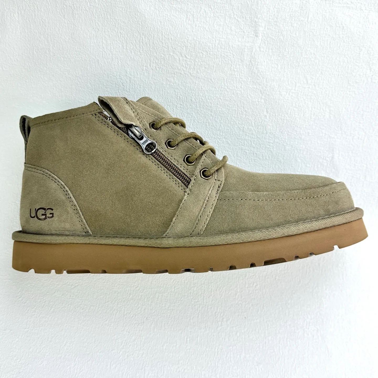 💰600 1163095 Newm zipper shell. Classic Newm series. Upgraded side zipper style for easy putting on and taking off. High satin smooth cow suede material. It won’t freeze your feet in the winter. You must arrange the hair adding. Size: 39 40 41 42 43 44 45